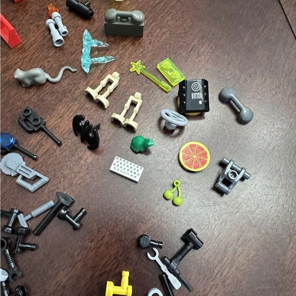 LEGO Over 300 Minifigure Accessories Tools Backpacks Suitcases, ... - Picture 9 of 9